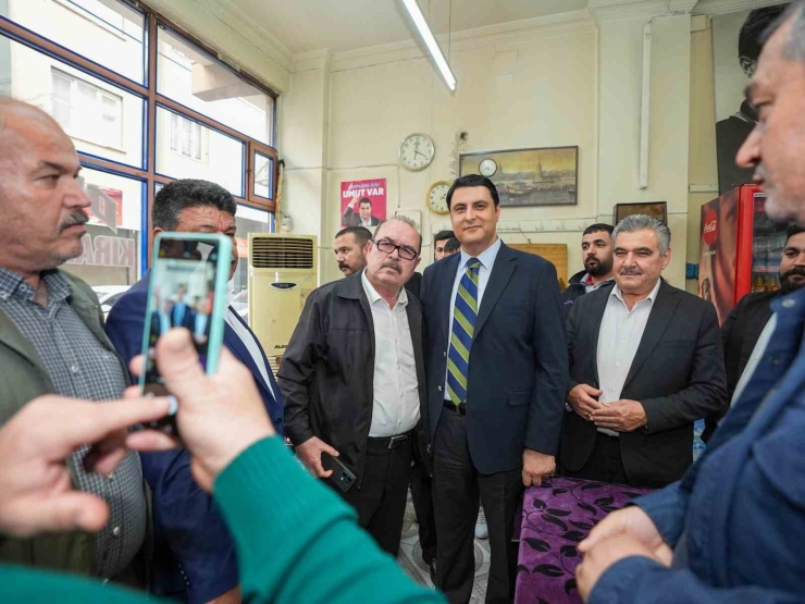 Başkan Yılmaz, Karşıyaka’da Esnaf Ve Vatandaşlarla Bir Araya Geldi