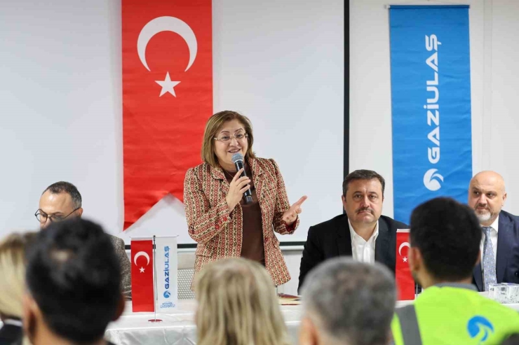 Başkan Şahin, 1 Mayıs’ta Belediye Çalışanlarıyla Bir Araya Geldi