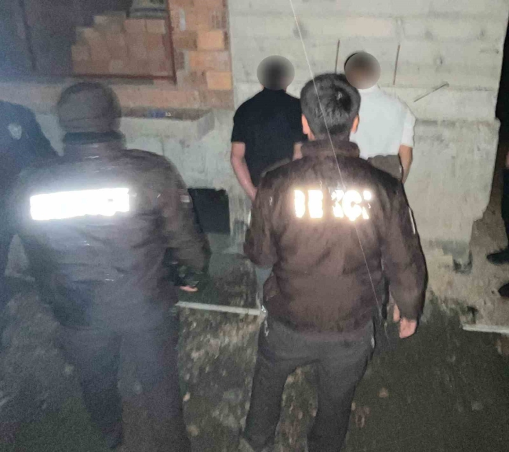 Bekçilerin Dikkati Sayesinde Hırsızlık Yapan Şahıslar Yakalandı