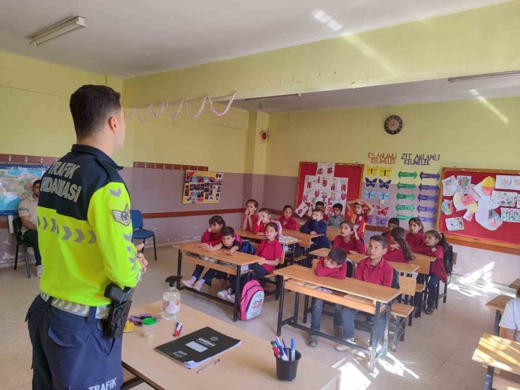 Jandarma Ekiplerinden 125 Öğrenciye Güvenlik Trafik Eğitimi