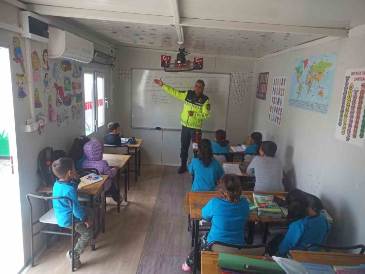 Jandarma Ekiplerinden 125 Öğrenciye Güvenlik Trafik Eğitimi
