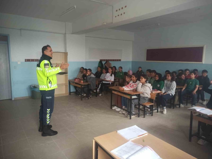 Jandarma Ekiplerinden 125 Öğrenciye Güvenlik Trafik Eğitimi