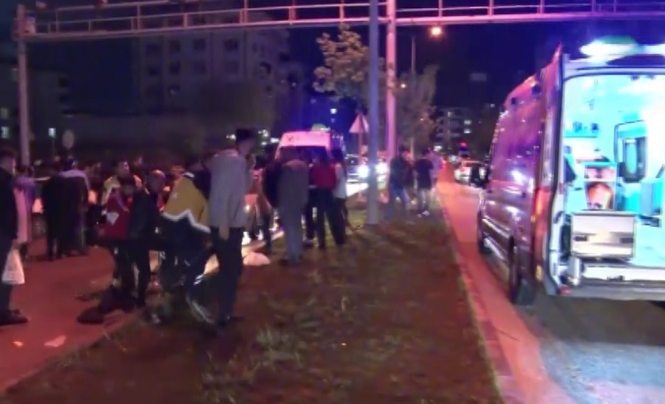 Gaziantep’te Karşıya Geçmeye Çalışan 2 Kişiye Otomobil Çarptı