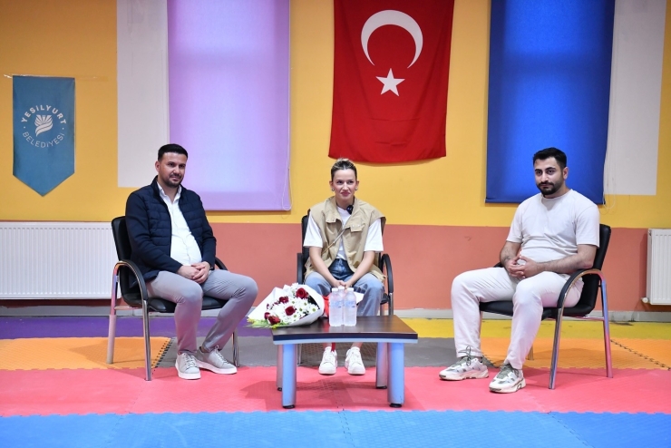 Olimpiyat İkincisi Hatice Akbaş, Yeşilyurt Belediyesi Kick-boks Takımı İle Buluştu