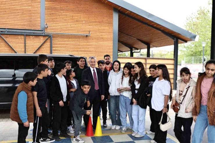 Başkan Tahmazoğlu, Geleneksel Sporlar Merkezi’nde Gençlerle Buluştu