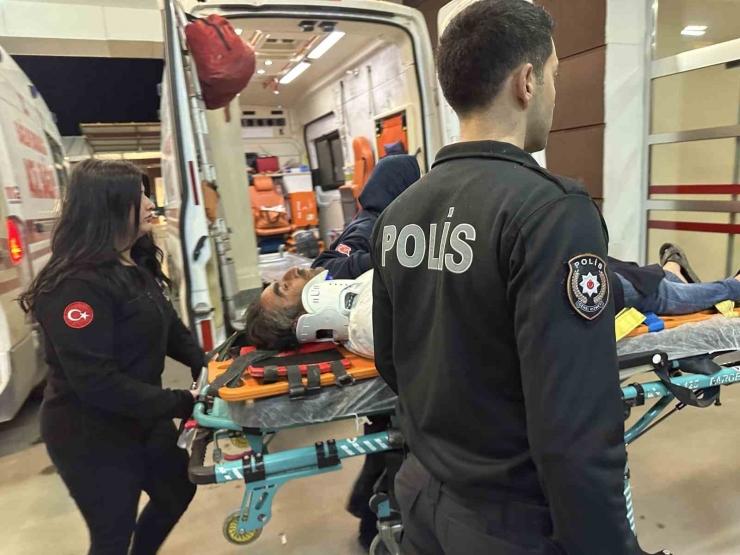 İki Otomobil Çarpıştı: 1’i Ağır 3 Yaralı