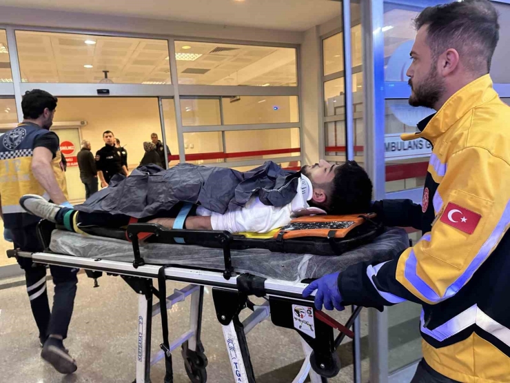İki Otomobil Çarpıştı: 1’i Ağır 3 Yaralı