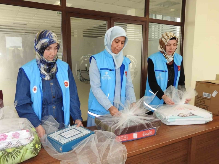 Annelere Ve Genç Kızlara En Mutlu Günlerinde Anlamlı Hediye
