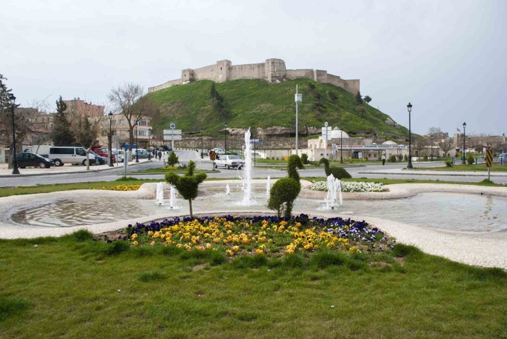 Gaziantep Büyükşehir’den Tarihi Bölgede Otopark Sorununa Pratik Çözüm