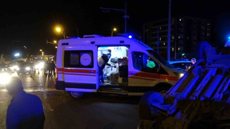 Malatya’da Üç Aracın Karıştığı Kazada 4 Kişi Yaralandı