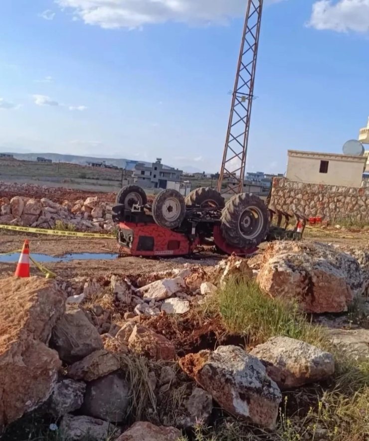 Devrilen Traktörün Altında Kalan 2 Çocuk Annesi Öldü