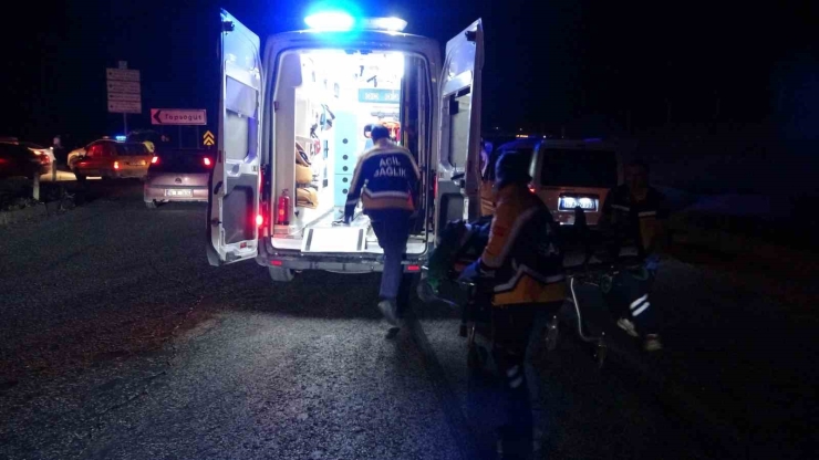 Malatya’da 2 Otomobil Çarpıştı: 4 Yaralı