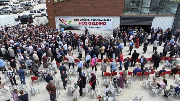 Yeşilyurt Belediyesi’nden Çiftçilere Büyük Destek: 250 Bin Sebze Fidesi Dağıtıldı