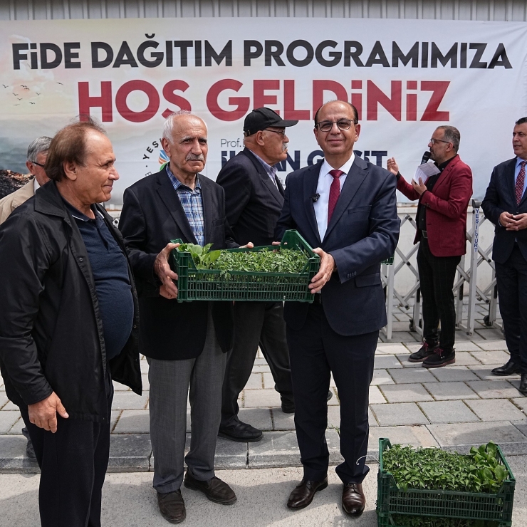 Yeşilyurt Belediyesi’nden Çiftçilere Büyük Destek: 250 Bin Sebze Fidesi Dağıtıldı