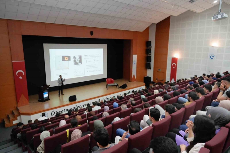 "kuantum Çağına Doğru" Başlıklı Konferans Düzenlendi