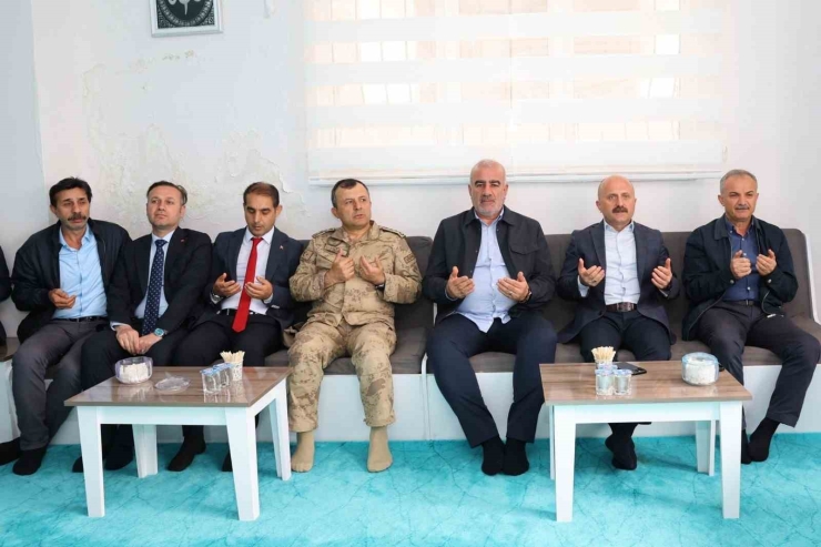 Vali Varol, Besni Çevre Yolunda İncelemelerde Bulundu