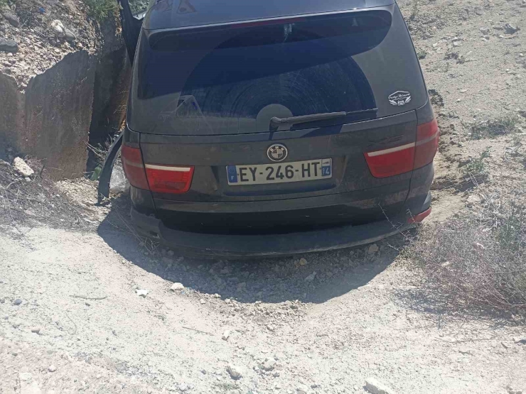 Darende’de Araç Yol Kenarına Devrildi: 1 Yaralı