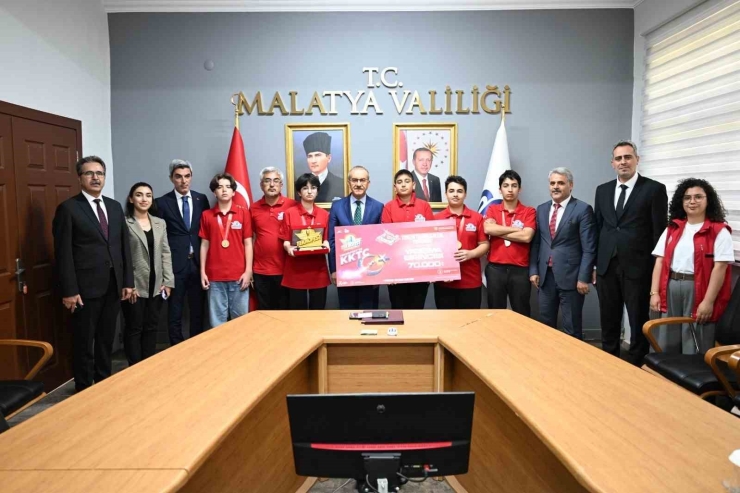 Malatyalı Genç Yetenekler Başarılarını Vali Yavuz’la Paylaştı