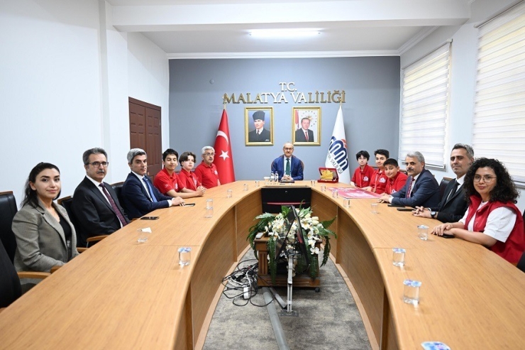 Malatyalı Genç Yetenekler Başarılarını Vali Yavuz’la Paylaştı