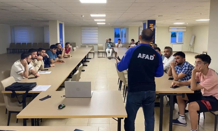 Kyk’da Kalan Öğrenciler Afad Konusunda Bilgilendirildi