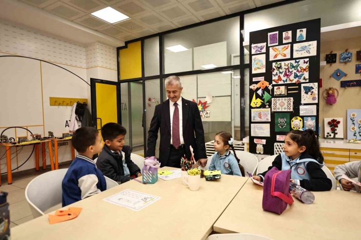 Tahmazoğlu, Bilim Şahinbey Atölyesi Öğrencileriyle Buluştu