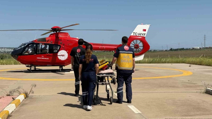 Diyarbakır’da Ağaçtan Düşen Şahıs Helikopterle Hastaneye Nakledildi