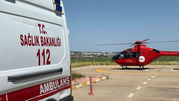 Diyarbakır’da Ağaçtan Düşen Şahıs Helikopterle Hastaneye Nakledildi