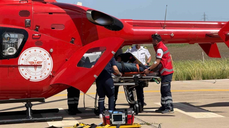 Diyarbakır’da Ağaçtan Düşen Şahıs Helikopterle Hastaneye Nakledildi