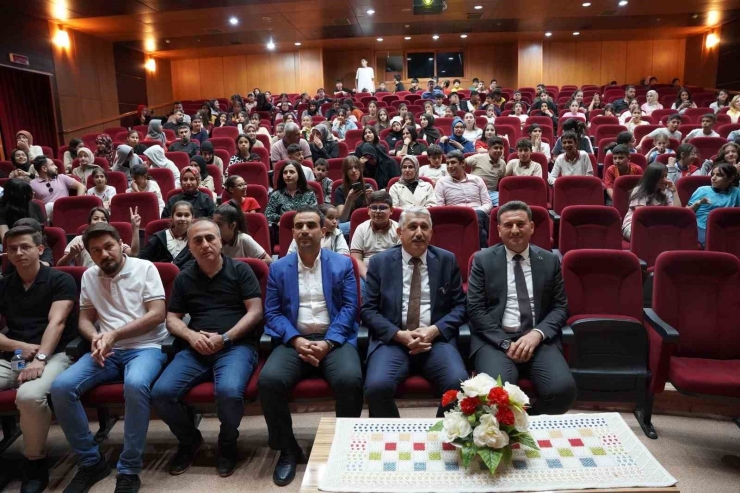 Kahta’da İngilizce Şarkı Yarışması Büyük Beğeni Topladı