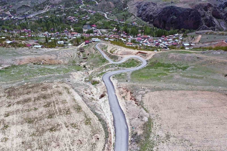 Ayvalı Mahallesi’nde 36 Yıllık Yol Sorunu Çözüldü