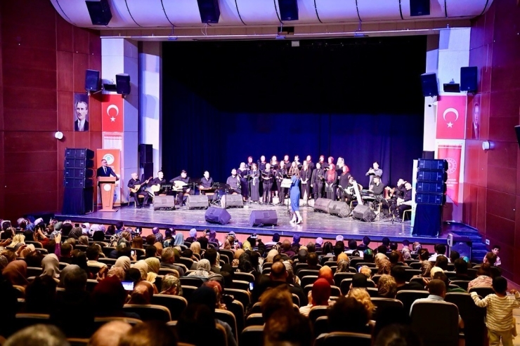 Yeşilyurt Kent Konseyi Kadın Korosunun ‘anneler Günü’ Konseri Büyük İlgi Gördü