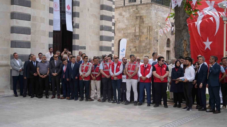 Depremde Hasar Alan Tarihi Kurtuluş Camii Yeniden İbadete Açıldı