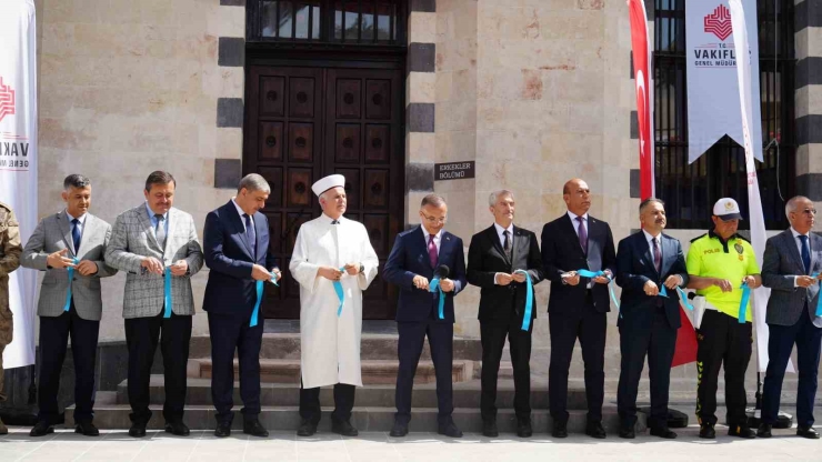 Depremde Hasar Alan Tarihi Kurtuluş Camii Yeniden İbadete Açıldı