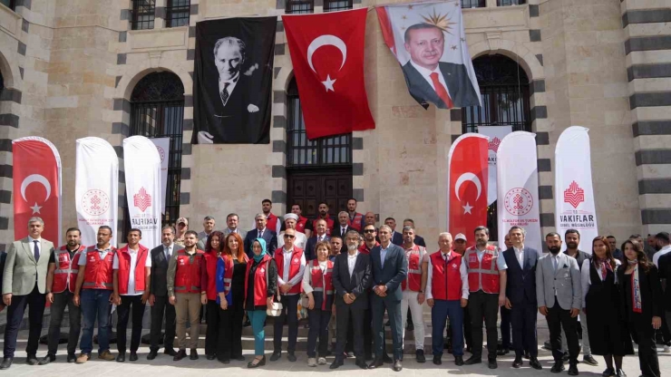 Depremde Hasar Alan Tarihi Kurtuluş Camii Yeniden İbadete Açıldı