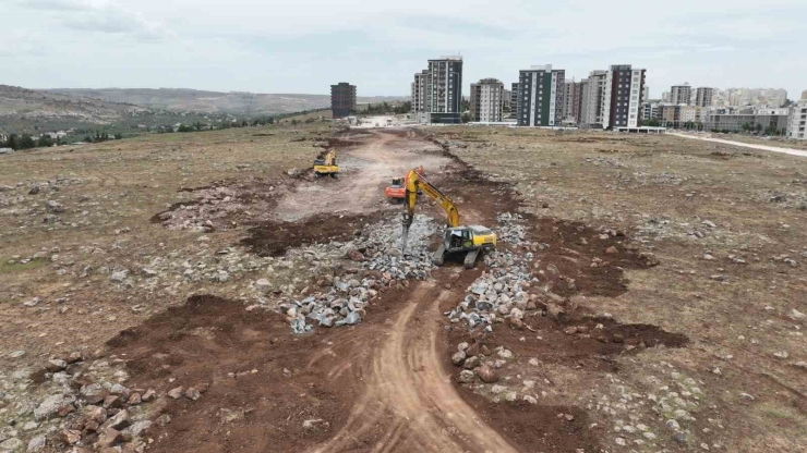 Büyükşehir Belediyesi Karaköprü’ye Yeni Bir Cadde Kazandırıyor