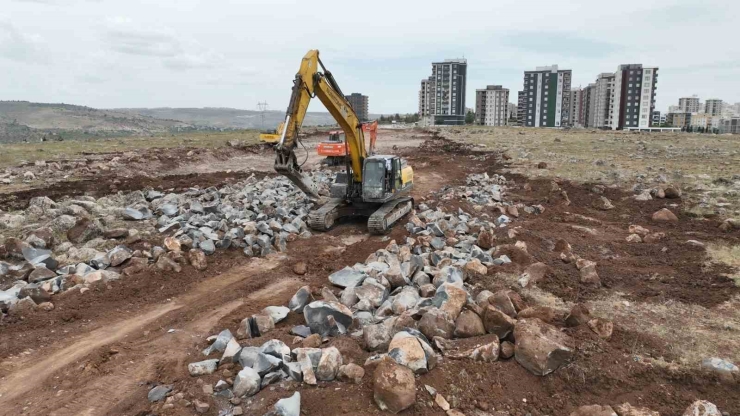 Büyükşehir Belediyesi Karaköprü’ye Yeni Bir Cadde Kazandırıyor