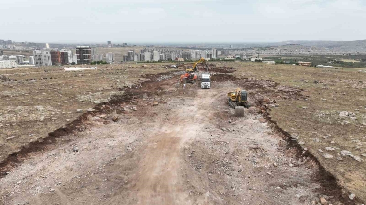 Büyükşehir Belediyesi Karaköprü’ye Yeni Bir Cadde Kazandırıyor