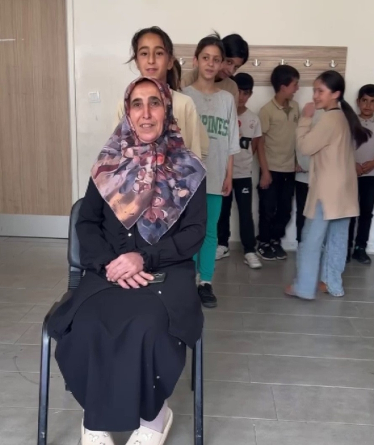 Okulda Duygu Dolu Anneler Günü Etkinliği: Anneler, Çocuklarını Seslerinden Tanıdı