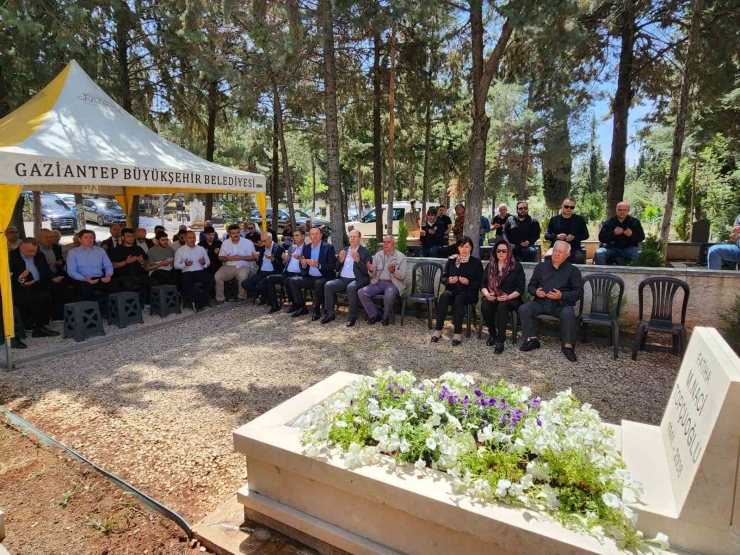 Sanayici M. Naci Topçuoğlu, Mezarı Başında Dualarla Anıldı