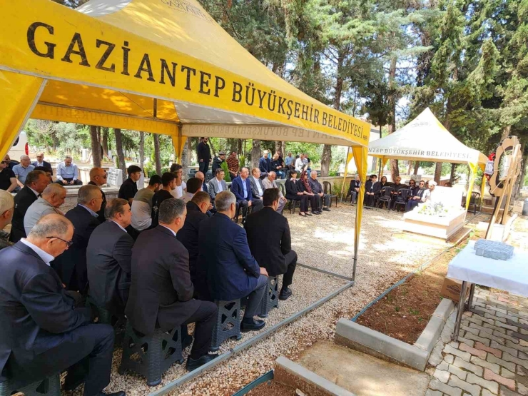Sanayici M. Naci Topçuoğlu, Mezarı Başında Dualarla Anıldı