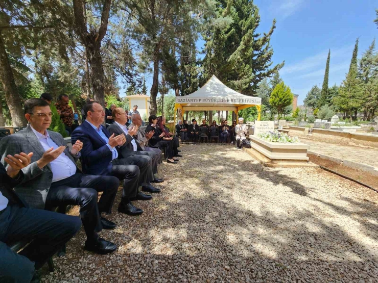 Sanayici M. Naci Topçuoğlu, Mezarı Başında Dualarla Anıldı