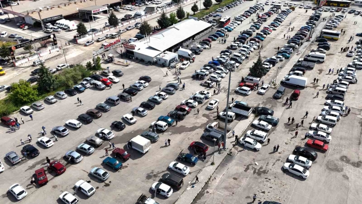 Malatya Açık Oto Pazarı’nda Satıcı Da Alıcı Da Beklemede