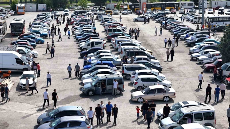 Malatya Açık Oto Pazarı’nda Satıcı Da Alıcı Da Beklemede