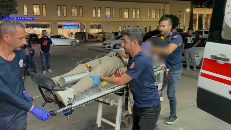 Motosiklet Bariyerlere Çarptı: 1 Ağır Yaralı