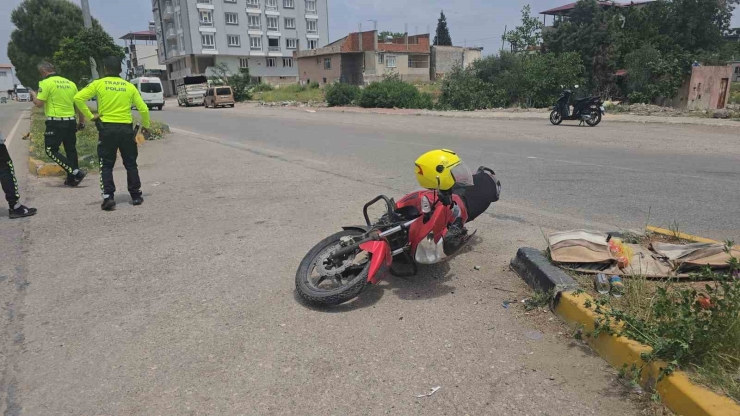 Gaziantep’te Otomobil İle Çarpışan Motosikletin Sürücüsü Yaralandı