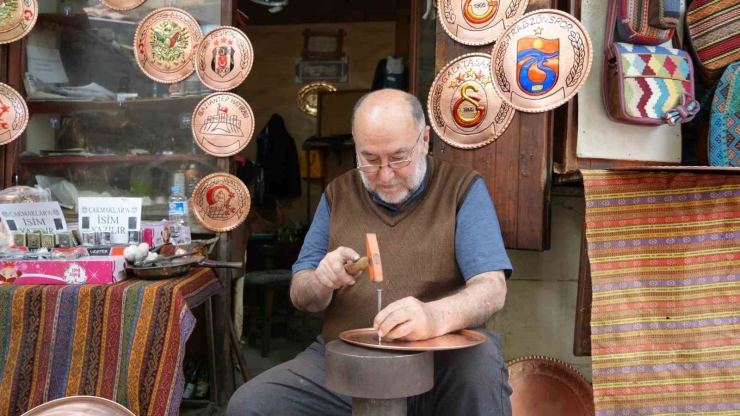 Gaziantep’te Galatasaray Ve Trabzonspor’un Logoları İlmek İlmek Bakıra İşleniyor