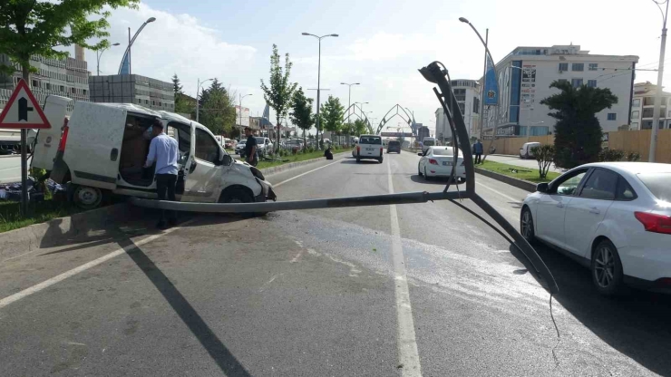 Malatya’da 5 Araçlı Zincirleme Kaza: 3 Kilometrelik Kuyruk Oluştu