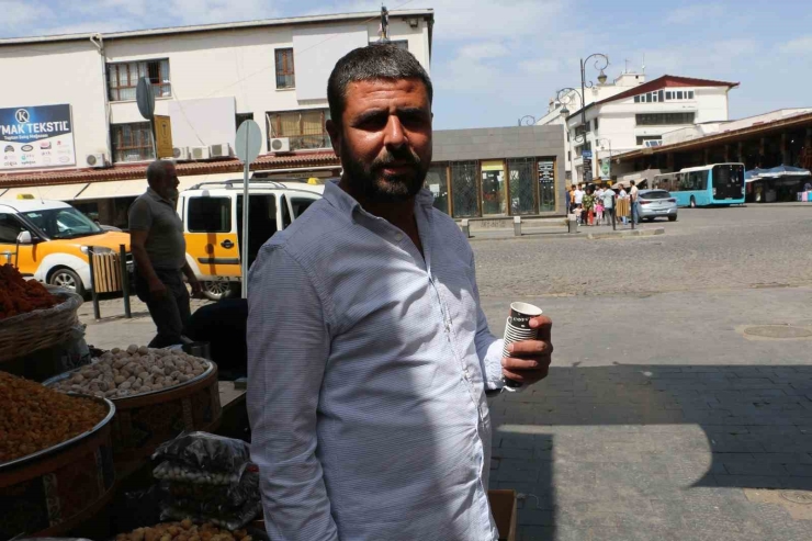 Diyarbakır’da Vatandaş Ve Esnaf, Pkk’nın Fesih Kararını Olumlu Değerlendirdi