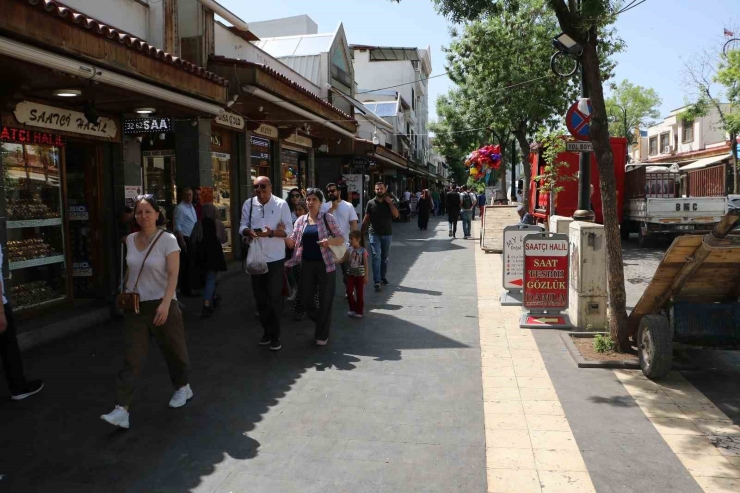 Diyarbakır’da Vatandaş Ve Esnaf, Pkk’nın Fesih Kararını Olumlu Değerlendirdi