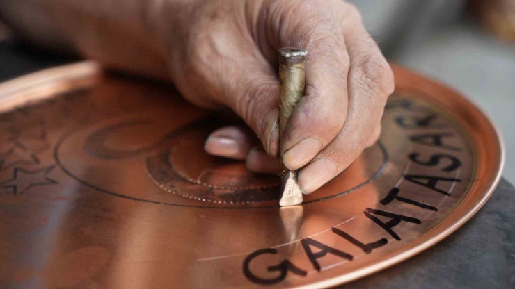 Gaziantep’te Galatasaray Ve Trabzonspor’un Logoları İlmek İlmek Bakıra İşleniyor
